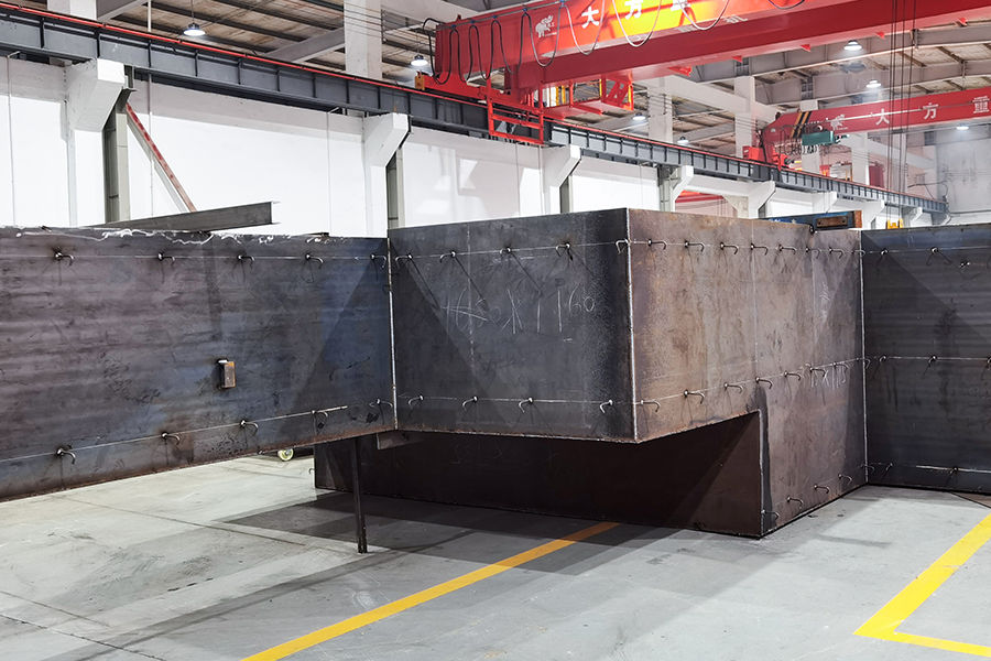 Egyedi acélszerkezetek