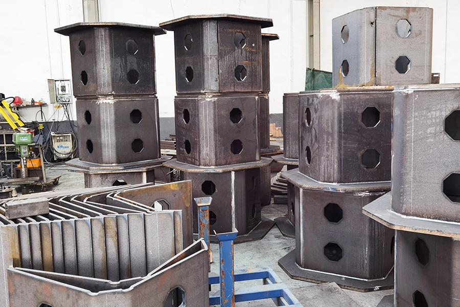 Egyedi acélszerkezetek